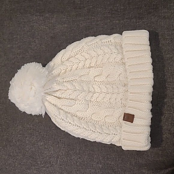 Timberland Accessories - Timberland Beanie w/ Puff